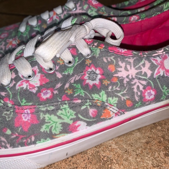 RUE 21 Low Lace Sneaker - Picture 8 of 10